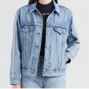 Levi’s Trucker Boyfriend Jacket with sleeve detail